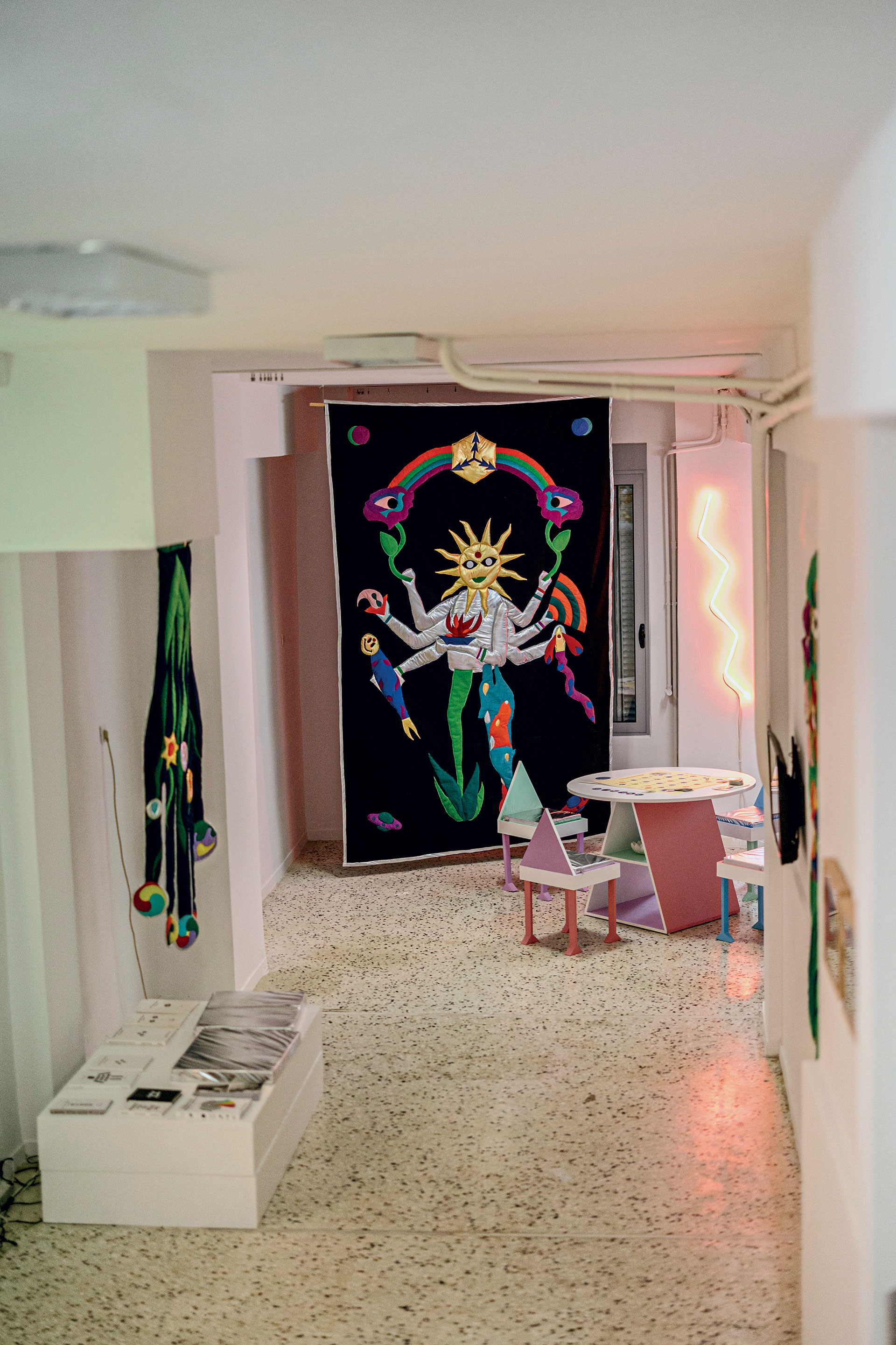 Κι όμως, η τέχνη «κρύβεται» σε δυάρια αθηναϊκών πολυκατοικιών-1