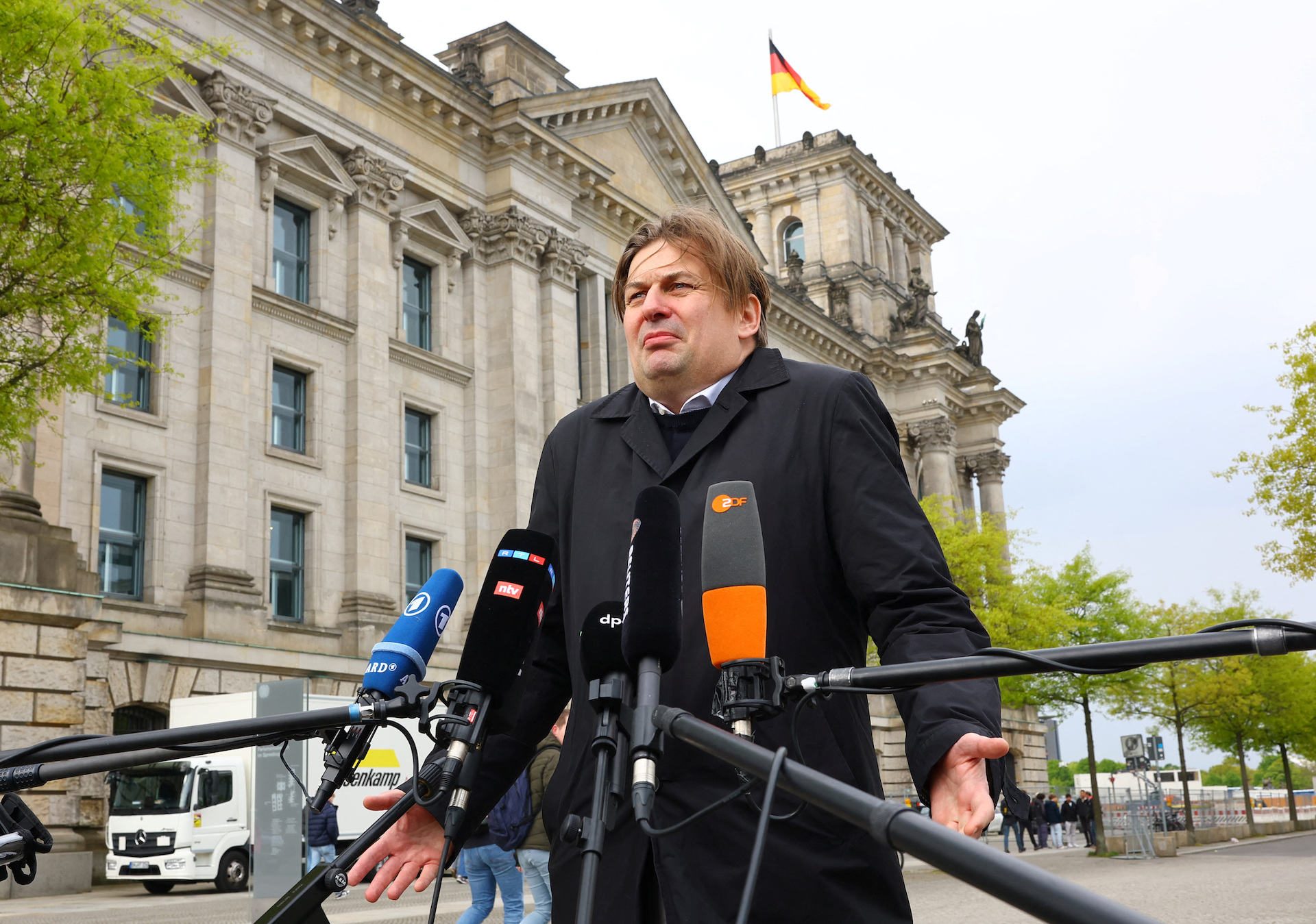 Γερμανία: Σε τροχιά… πτώσης το AfD, έξι εβδομάδες πριν από τις ευρωεκλογές-1