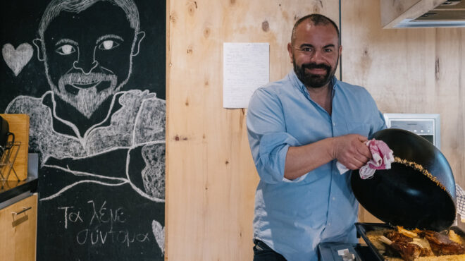 αρνί-καπακωτό-με-λεμονάτο-πιλάφι-το-κό-562996783