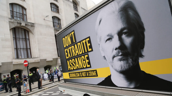 η-σύζυγός-του-ασάνζ-δηλώνει-αισιόδοξη-562976947