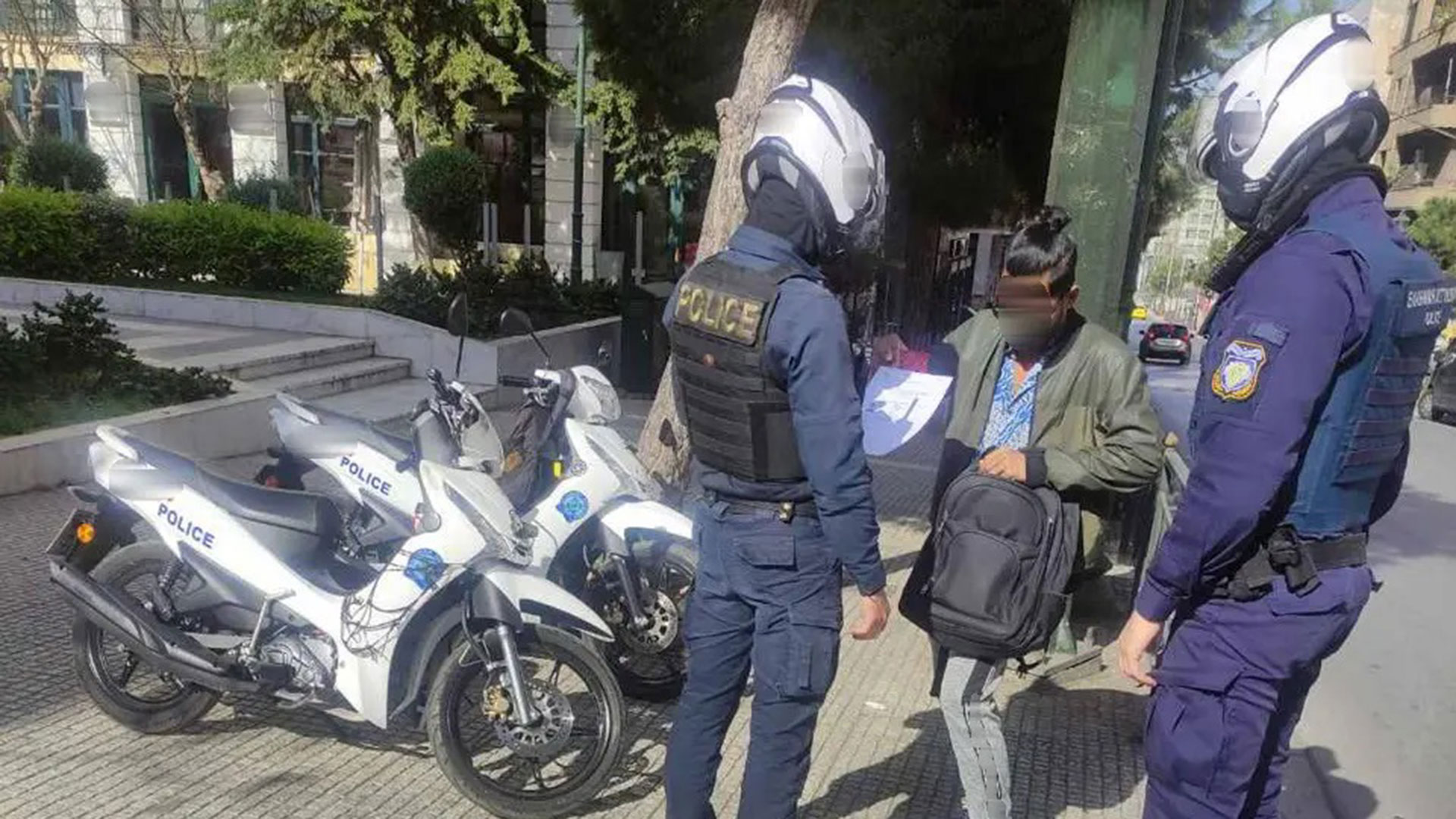 Επιχείρηση της ΕΛ.ΑΣ. στο κέντρο της Αθήνας – 57 συλλήψεις-1