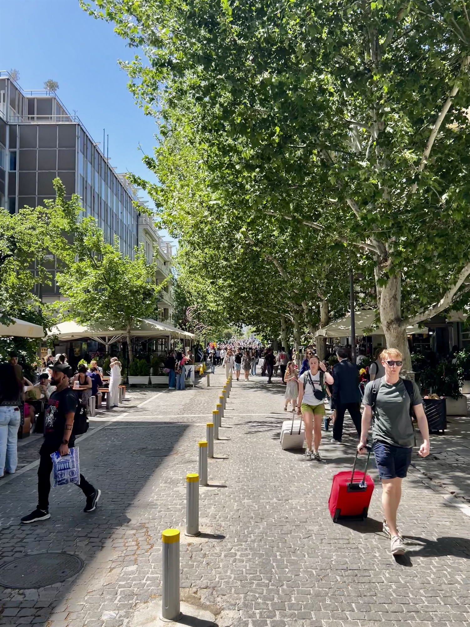 Η Αθήνα πλημμυρίζει με τουρίστες και στο βάθος η «καλύτερη σεζόν» στην Ιστορία-2