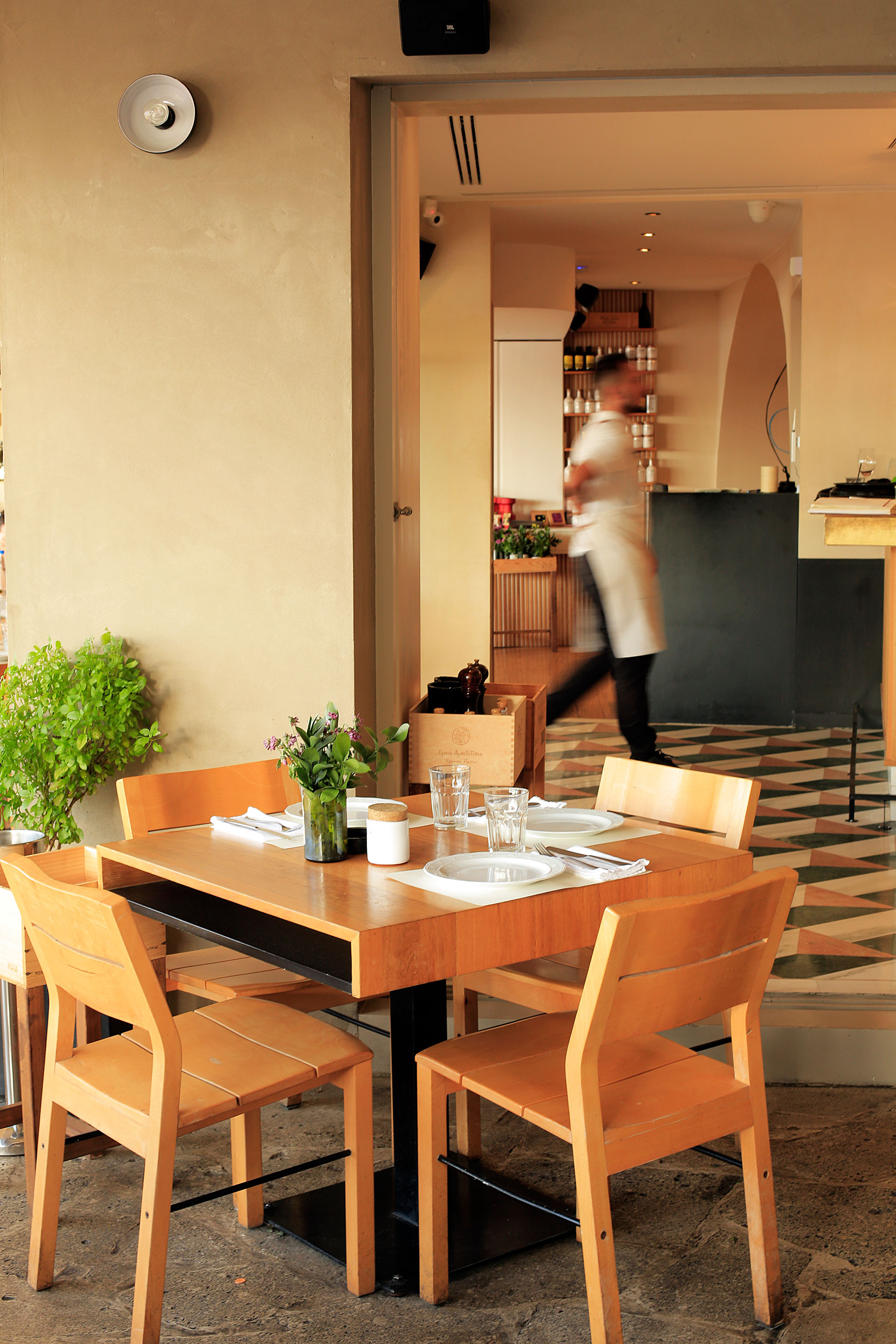 Οινικός τουρισμός: Στο οινοποιείο Μανουσάκη στα Χανιά για κρασί, τέχνη και καλό φαγητό-6