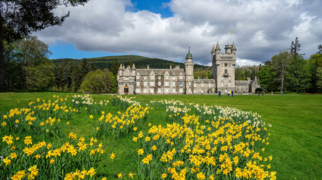 ανοίγει-για-πρώτη-φορά-το-μπαλμόραλ-γι-562982044