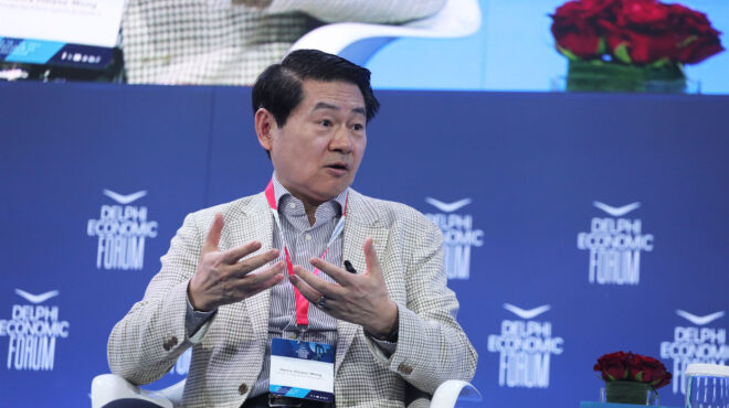 δρ-χένρι-χουιγιάο-γουάνγκ-στην-κ-η-κί-562980721