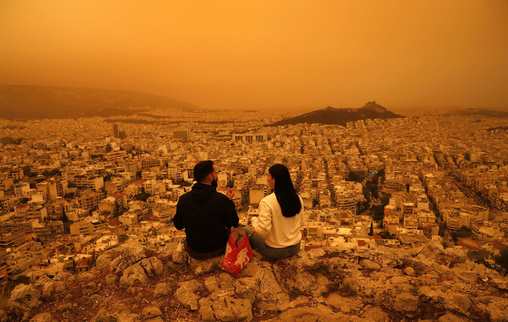 Τα μυστήρια της κόκκινης σκόνης που σκέπασε τον ουρανό-1