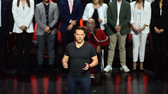 συριζα-τρικυμία-σε-κολυμβήθρα-562990435