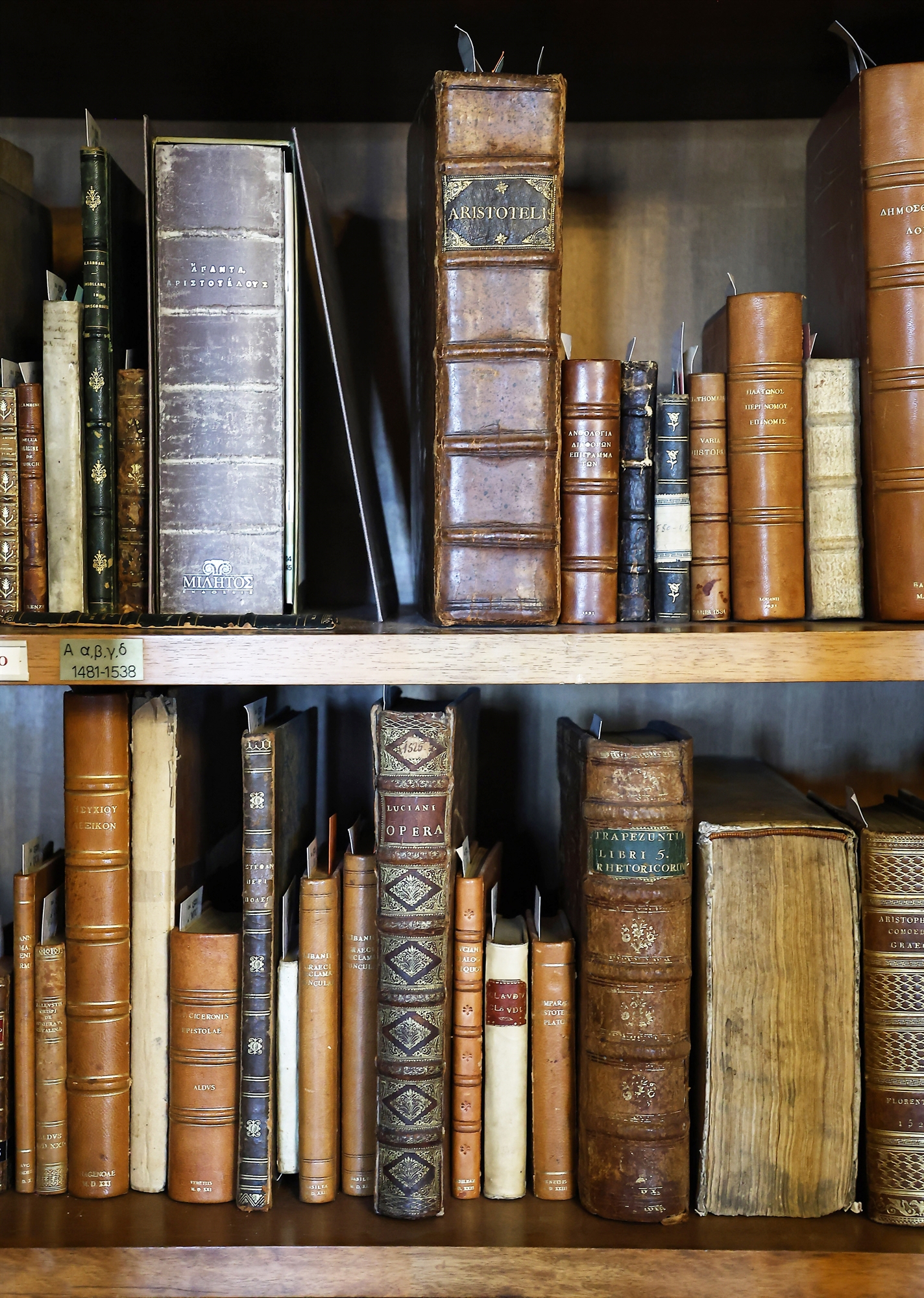 Ξεφυλλίζοντας τα αρχεία της Βουλής, προτού ψηφιοποιηθούν-4