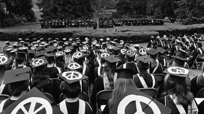 το-σύμβολο-της-ειρήνης-από-ανατρεπτικ-562962619