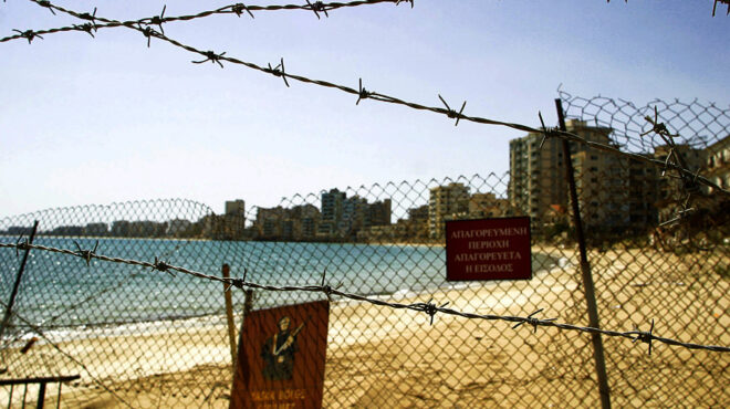 ενα-δέντρο-στην-πράσινη-γραμμή-562968886