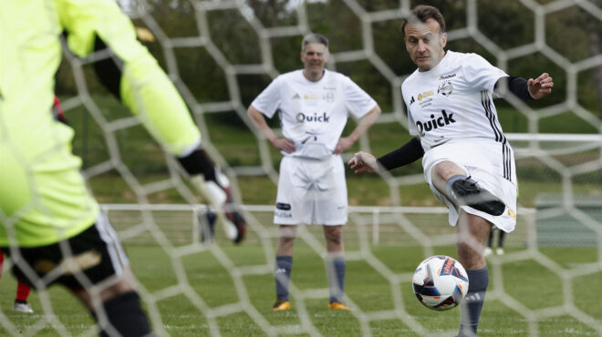 για-ποιον-σουτάρει-ο-μακρόν-563003461