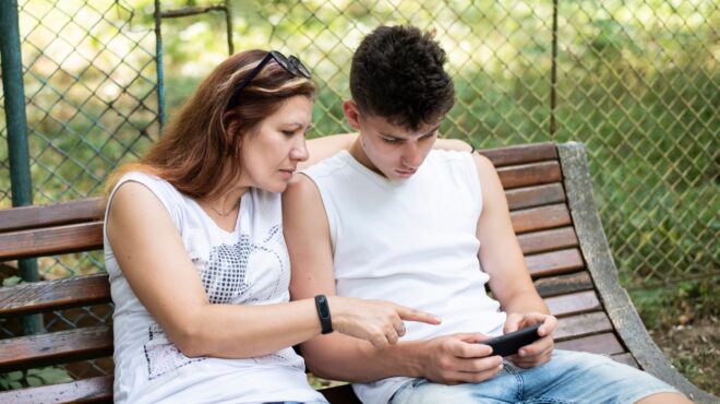 η-ξοδεμένη-στο-άγχος-νεότητα-562980001