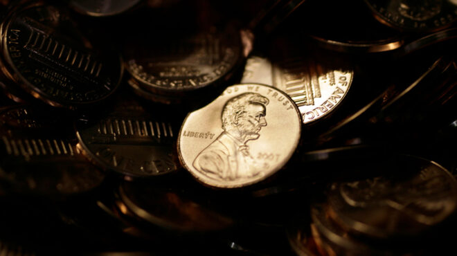 η-σχέση-πραγματικής-ευτυχίας-και-πλού-562960660