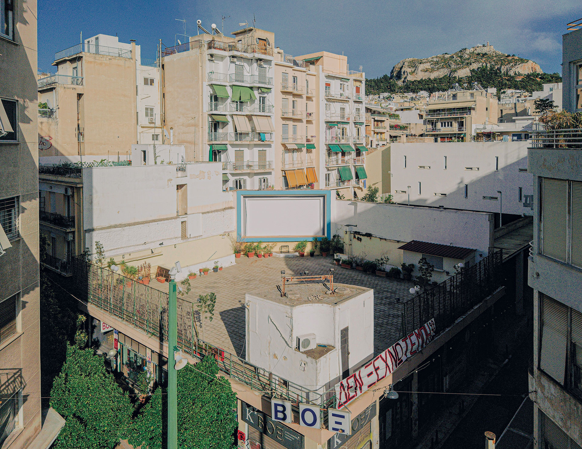 Μέσα στα θερινά σινεμά, λίγο πριν ανοίξουν τις πόρτες τους-1