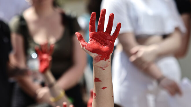 χαστούκια-και-μώλωπες-δεν-εμπίπτουν-σ-562972957