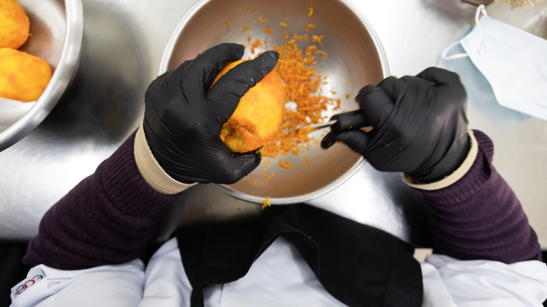 Στην Εστία, άτομα με νοητική αναπηρία μαθαίνουν να φτιάχνουν πεντανόστιμα προϊόντα-3