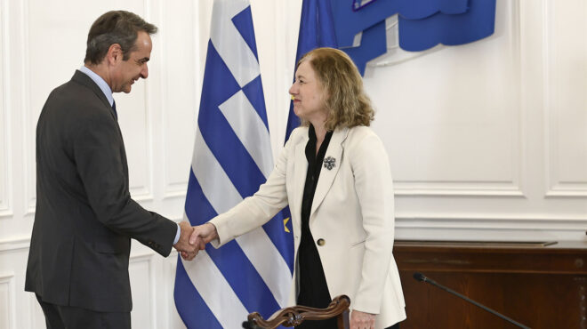 κυβέρνηση-εκλεισε-το-μέτωπο-με-ε-ε-562991134