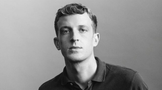 οχι-ποιος-μιλάει-αλλά-τι-λέει-562994650