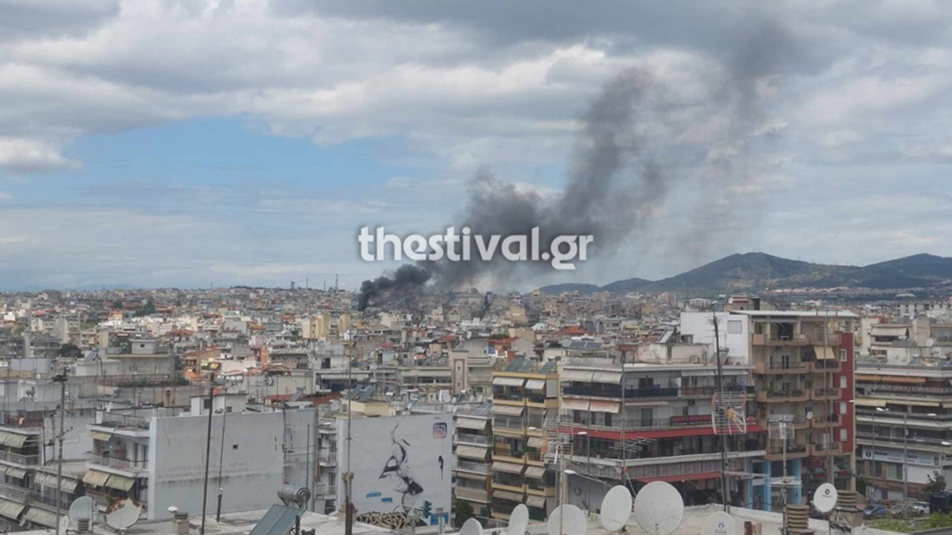 Θεσσαλονίκη: Μεγάλη φωτιά σε πολυκατοικία-1