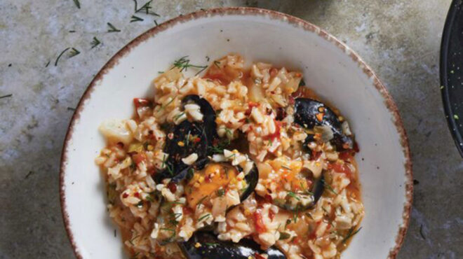 μυδοπίλαφο-με-μαραθόριζα-και-μπούκοβ-562971046