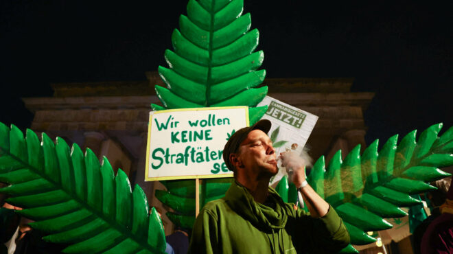 νόμιμη-η-ψυχαγωγική-χρήση-κάνναβης-απ-562958872