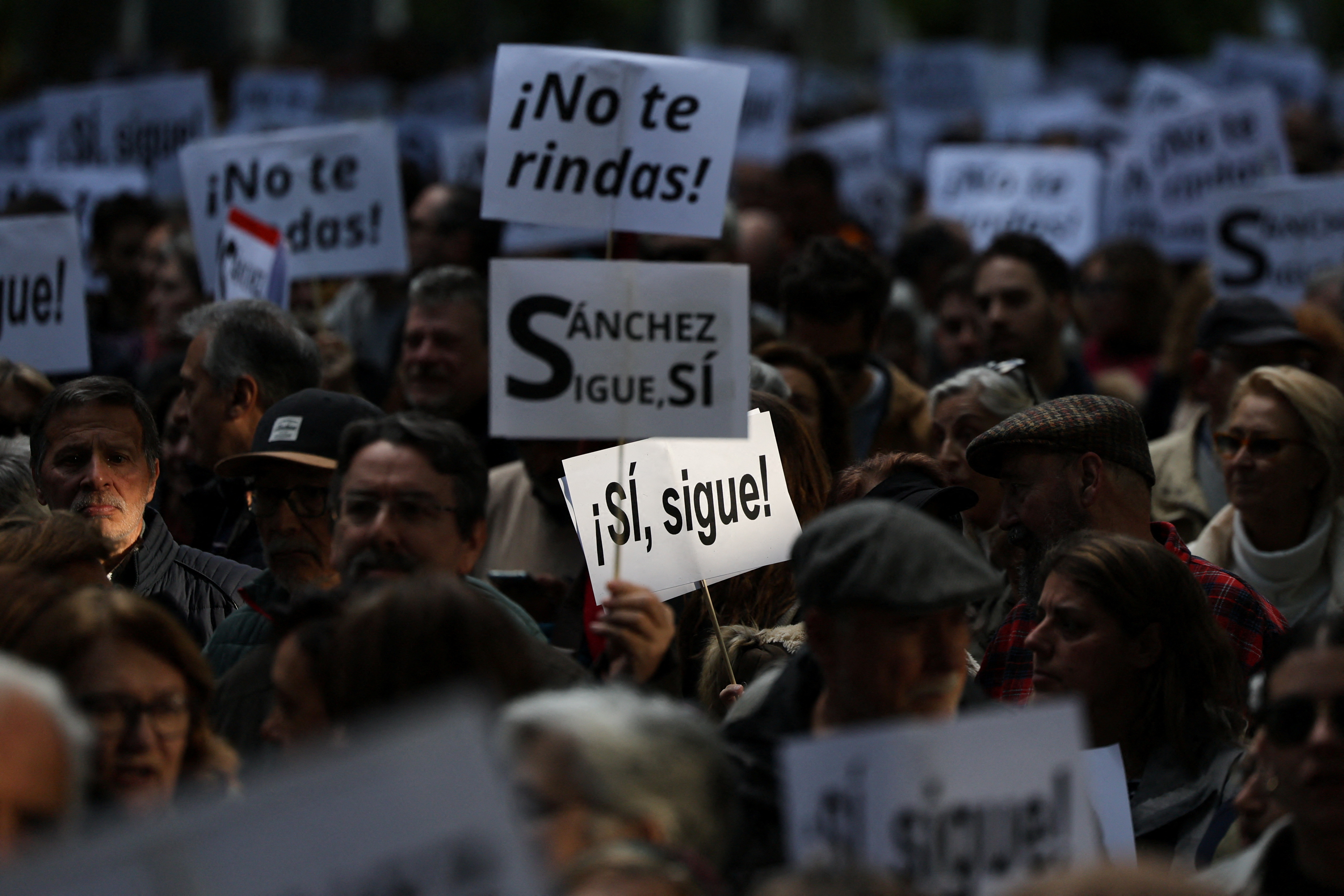 Δεν παραιτείται ο Πέδρο Σάντσεθ-1