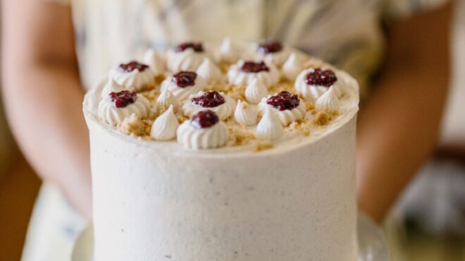 κέικ-πορτοκάλι-με-μαρμελάδα-ράσμπερι-562981603