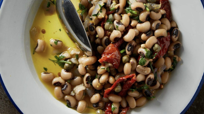 μαυρομάτικα-φασόλια-τηγανιά-με-κάππα-562974700