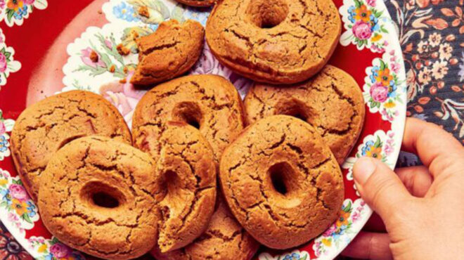 μουστοκούλουρα-τραγανά-με-πετιμέζι-563004112