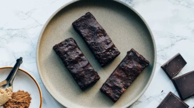 μπάρες-με-πατέ-σταφίδας-αμύγδαλα-και-κ-562964314