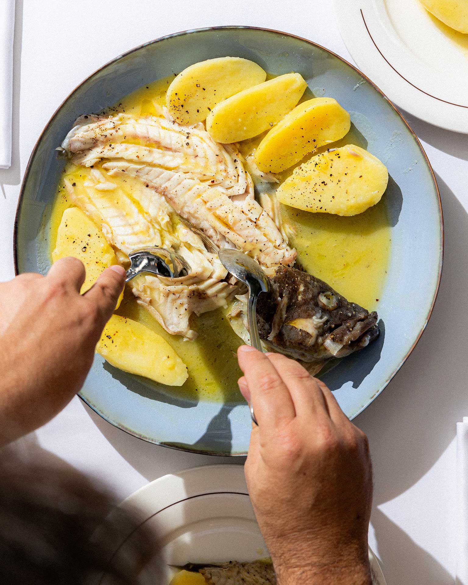 Το μενού της εβδομάδας: Από μπιφτέκια κοκκινιστά μέχρι γιουβετσάκι με αρακά-7