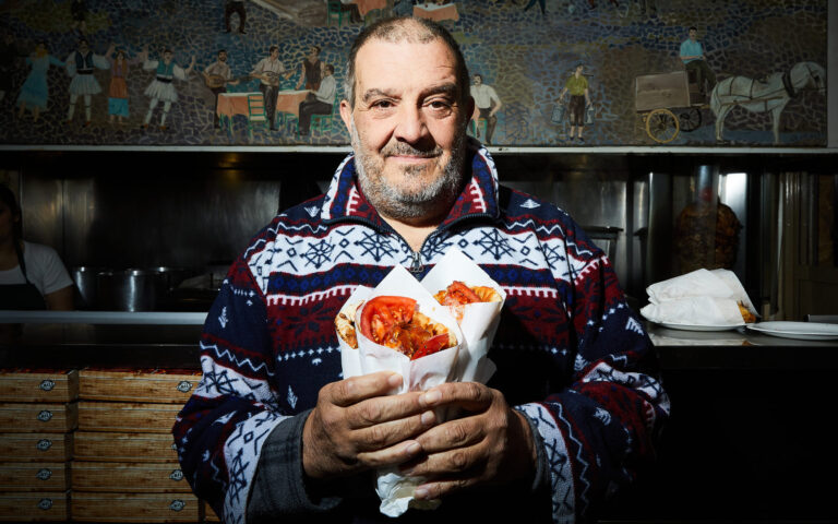 Τρώμε στα έμπειρα σουβλατζίδικα της Νίκαιας