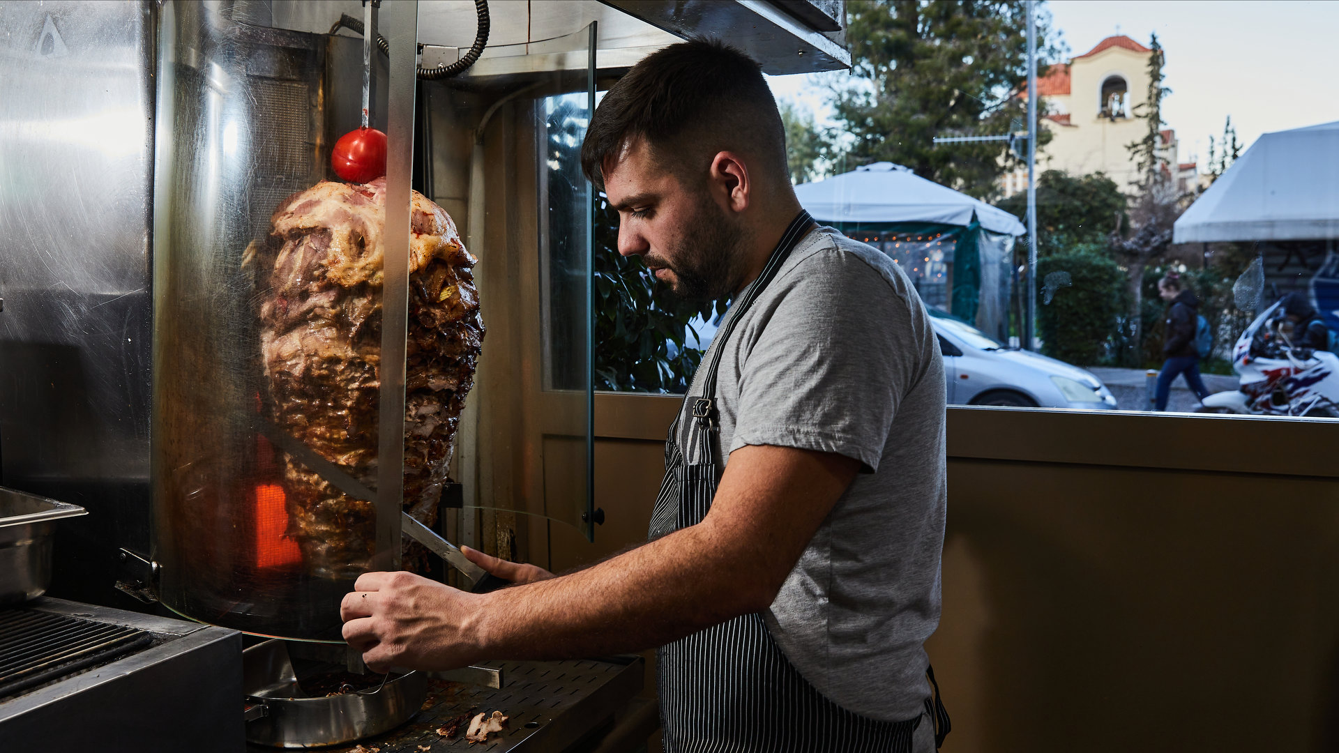Τρώμε στα έμπειρα σουβλατζίδικα της Νίκαιας-1