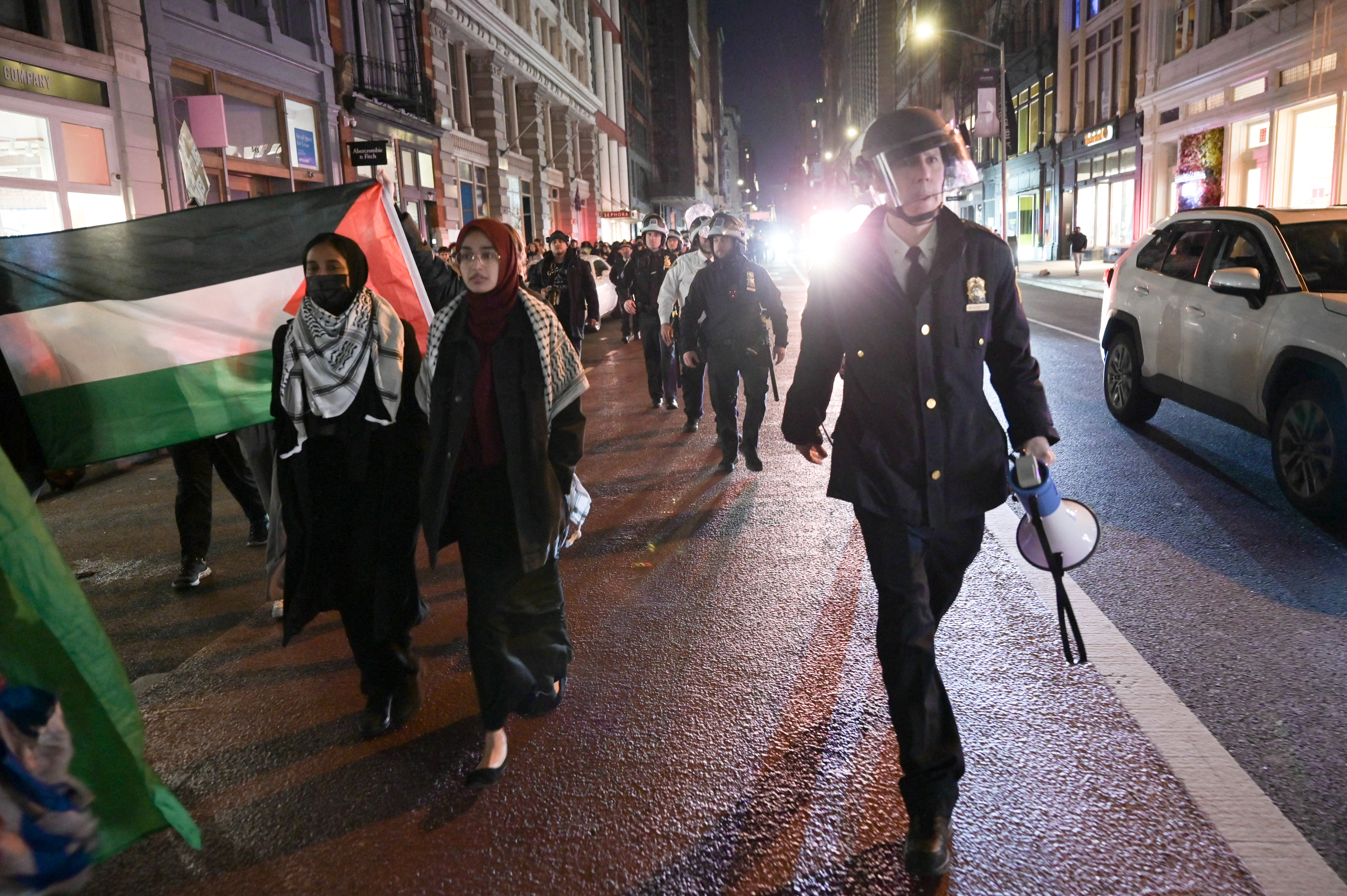 Μεγαλώνει το κίνημα διαμαρτυρίας στα πανεπιστήμια των ΗΠΑ παρά τις συλλήψεις-1