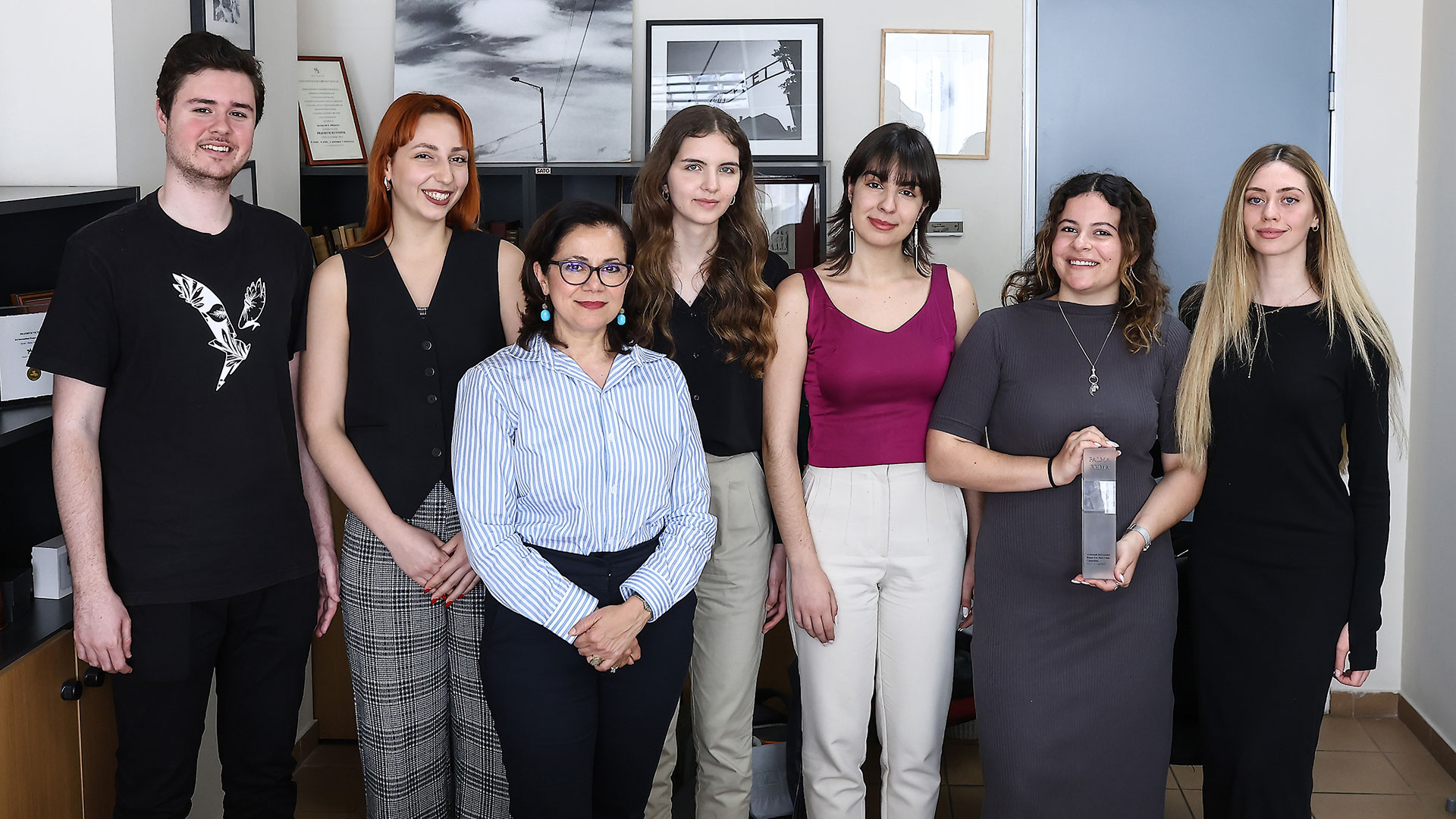 Τα κορίτσια της Νομικής Αθηνών που νίκησαν Κέμπριτζ και Οξφόρδη-3