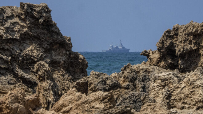 ανάλυση-παιχνίδι-με-τη-φωτιά-στη-μέση-α-562981588