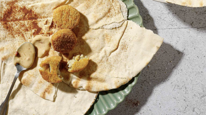 ρεβυθοκεφτέδες-με-σάλτσα-ταχινιού-562978396