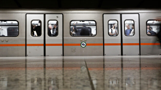 μετρό-κλειστός-ο-σταθμός-κορυδαλλός-562978591