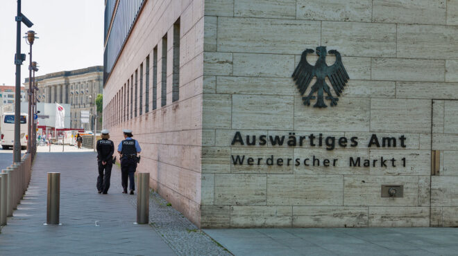 το-βερολίνο-καλεί-τους-γερμανούς-να-φύ-562979629