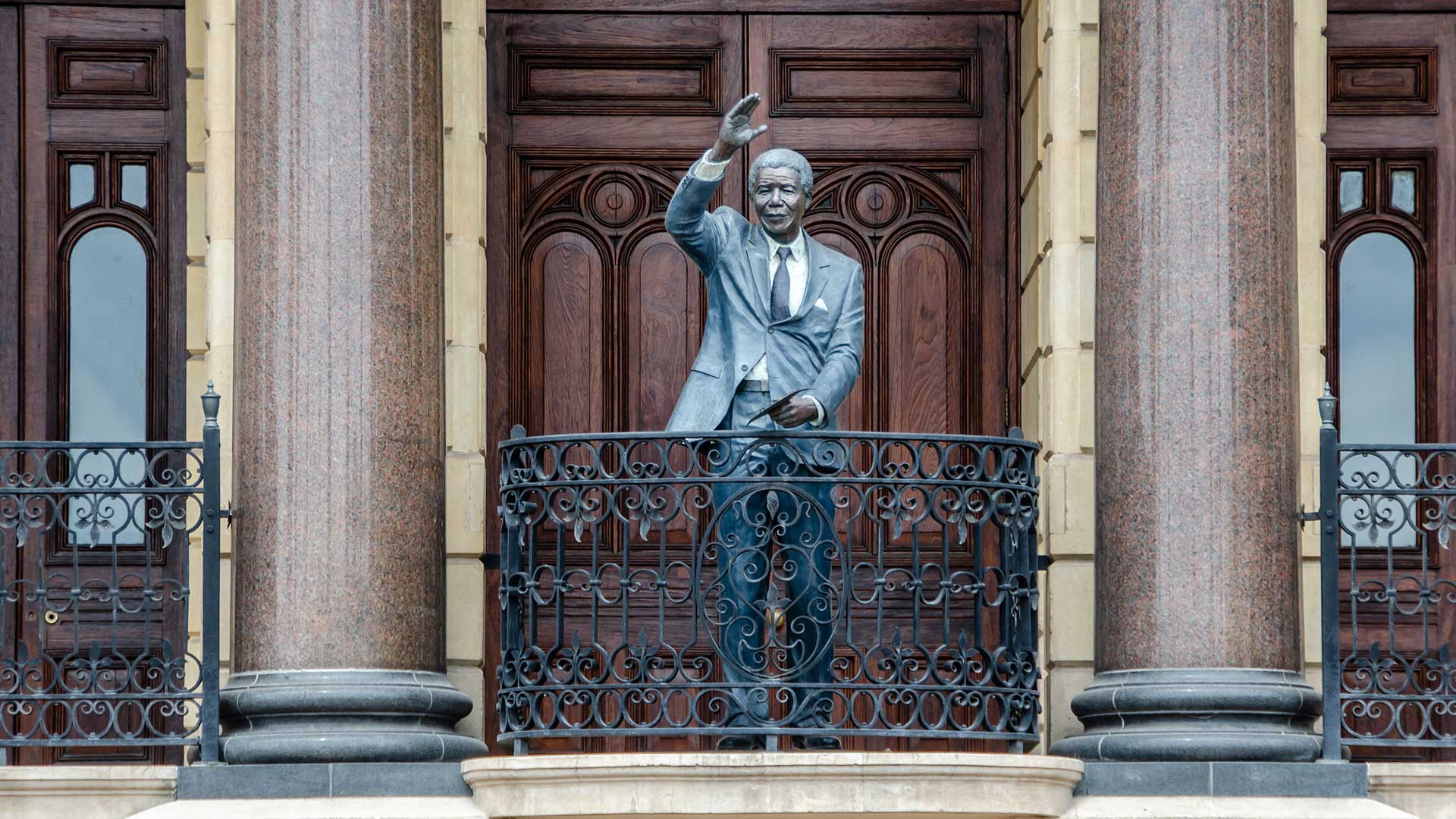 Κέιπ Τάουν: Στα ίχνη του Μαντέλα 30 χρόνια μετά το τέλος του απαρτχάιντ-1