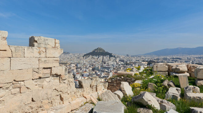καιρός-ανοιξιάτικο-σκηνικό-με-μικρή-ά-562972027