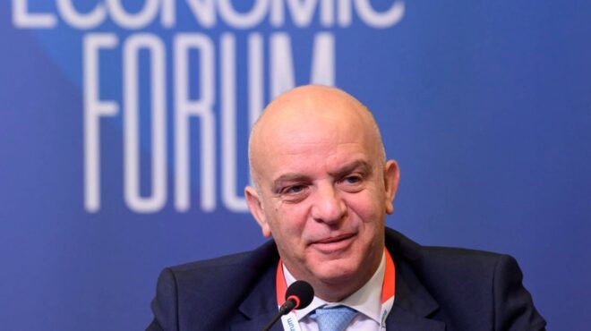 α-βαρβέρης-τα-δεδομένα-είναι-ο-χρυσός-562976524