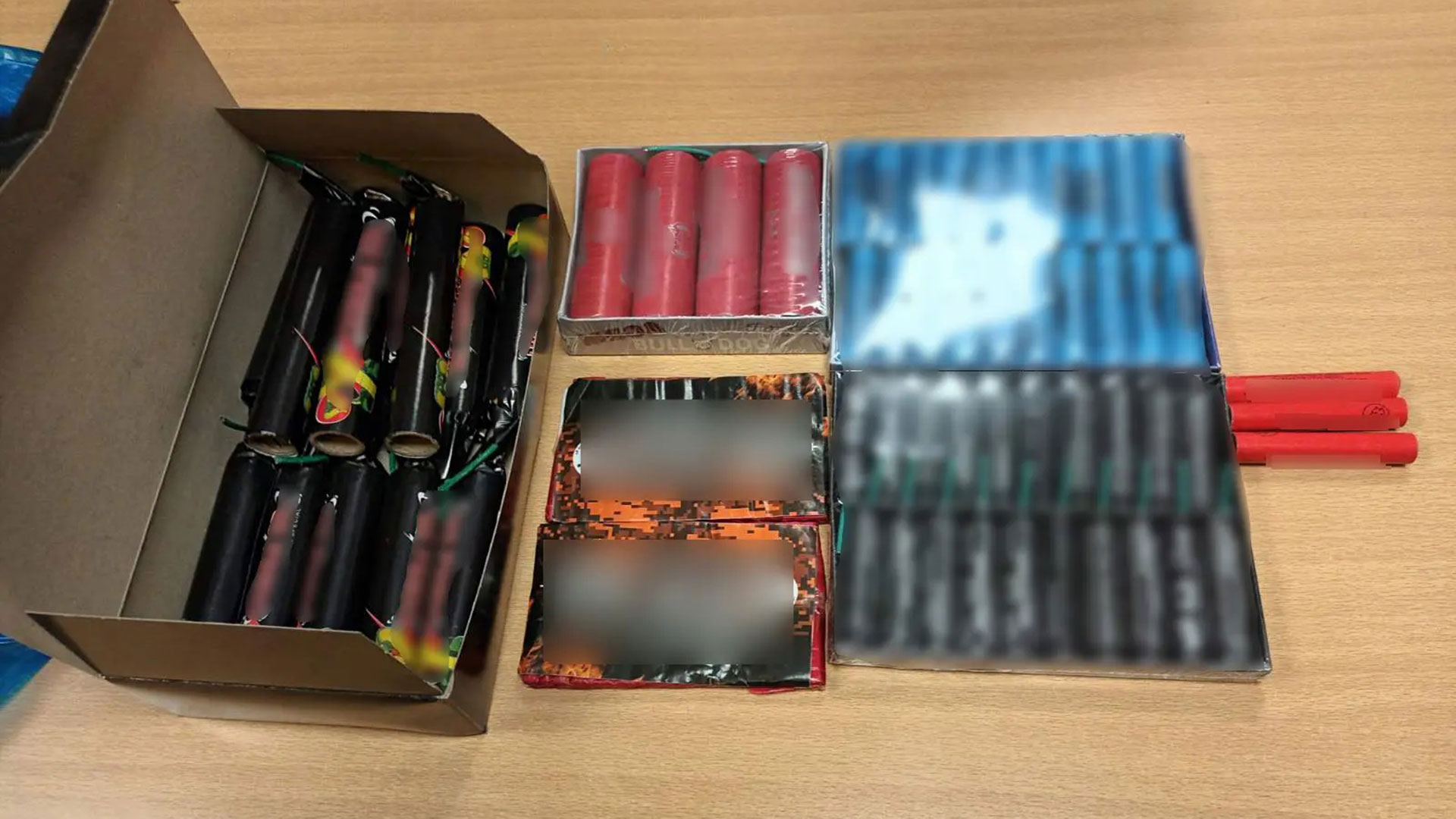 ΕΛ.ΑΣ.: Συνελήφθη 17χρονος για πώληση βεγγαλικών και κροτίδων-1