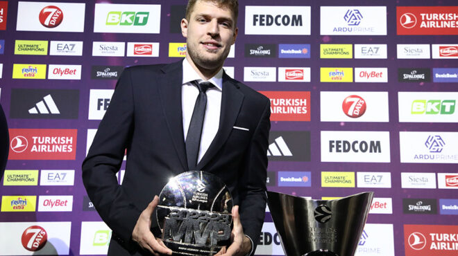 o-βεζένκοφ-βλέπει-ολυμπιακό-και-πανα-562961107