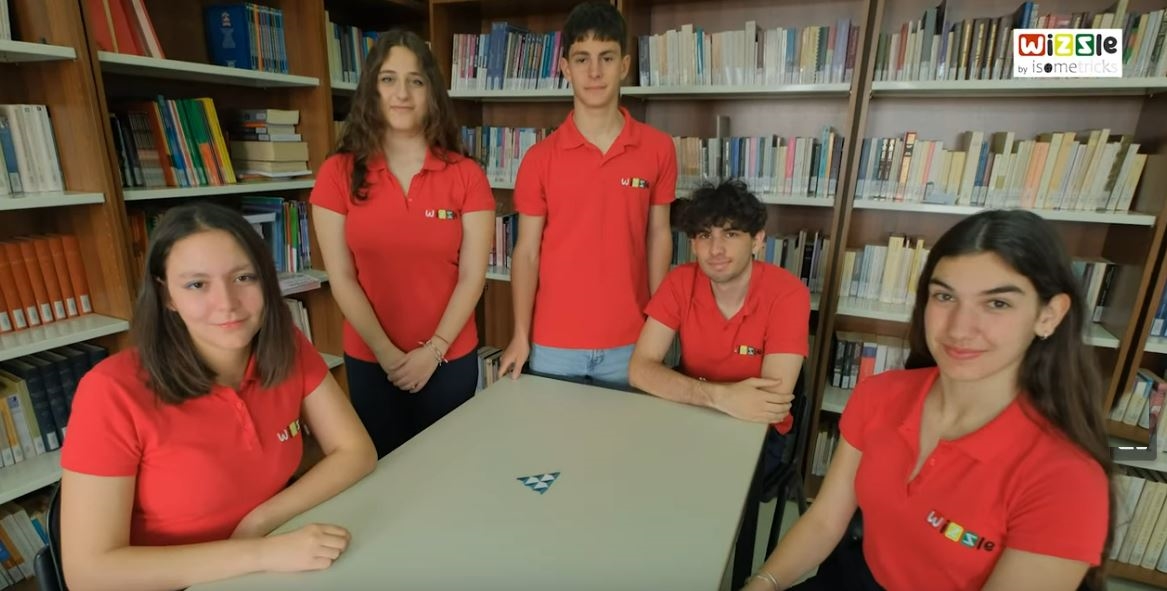 Οι μαθητές από τη Θεσσαλονίκη που έφτασαν στην κορυφή του κόσμου-1