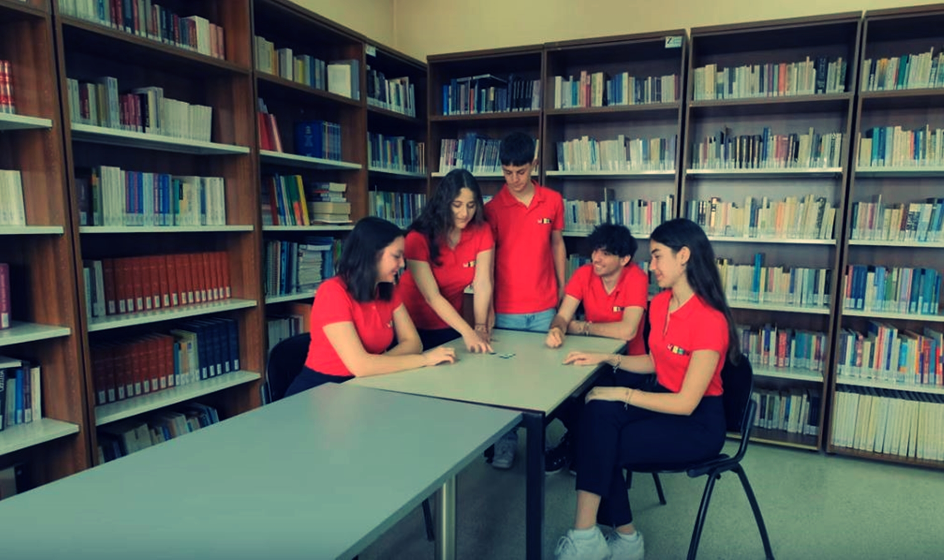 Οι μαθητές από τη Θεσσαλονίκη που έφτασαν στην κορυφή του κόσμου-4