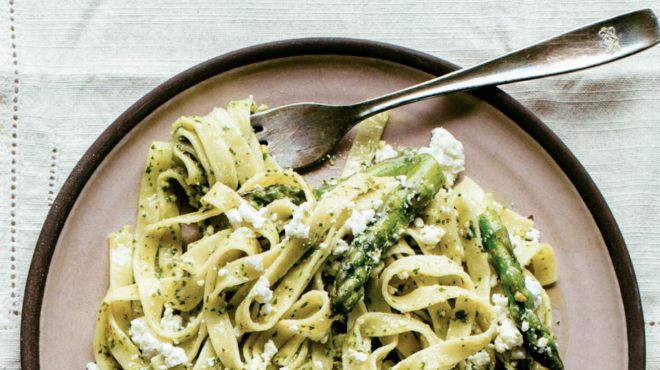 χυλοπίτες-με-σπαράγγια-φέτα-και-πέστο-562992925