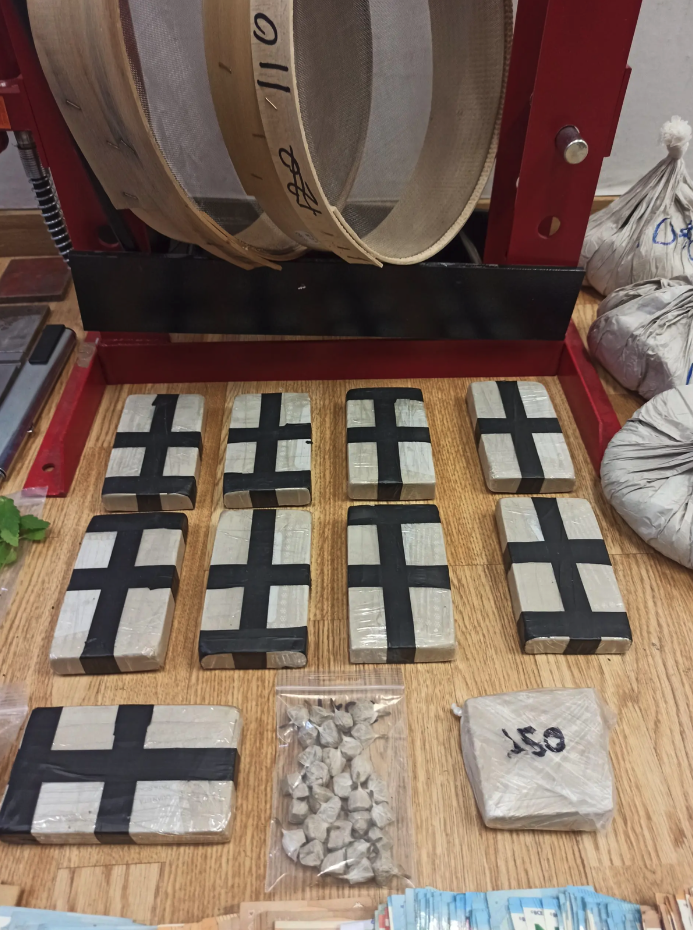 Εξαρθρώθηκε οργάνωση διακίνησης ηρωίνης στην Αττική – Πέντε συλλήψεις-2