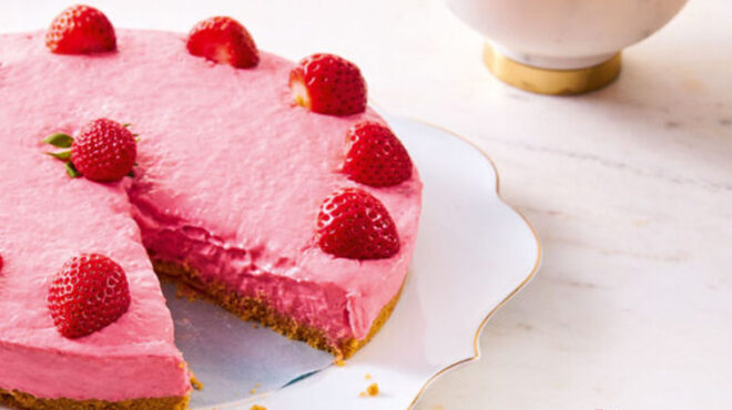 τσίζκεϊκ-φράουλας-vegan-χωρίς-ψήσιμο-563038903