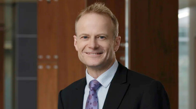 γιατρός-παραμένει-καθαρός-από-καρκ-563026330